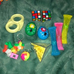 puzzle and fidget toy lot